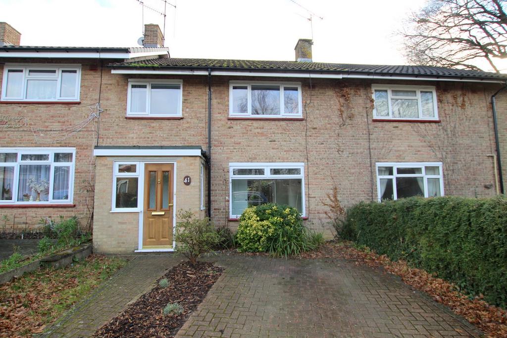 Maiden Lane, Langley Green, Crawley... 3 bed terraced house £1,600