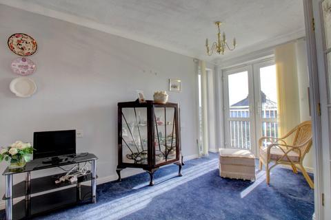 2 bedroom apartment for sale - St. Edmunds Court, Leeds, LS8