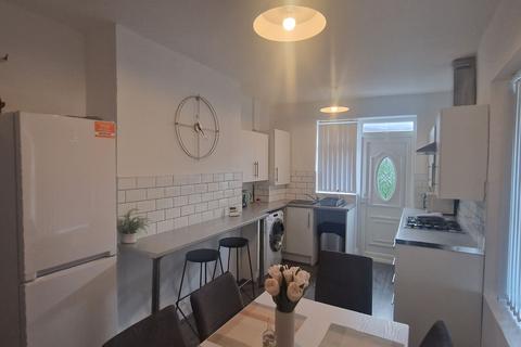3 bedroom terraced house to rent, Phillimore Road, Liverpool