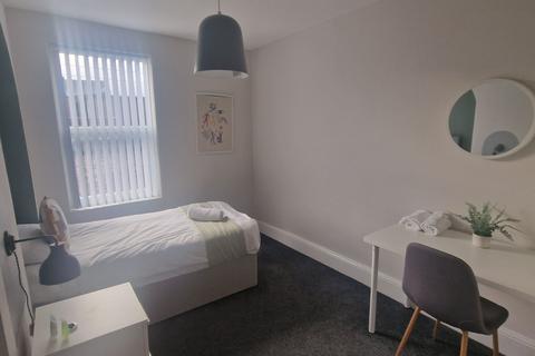 3 bedroom terraced house to rent, Phillimore Road, Liverpool