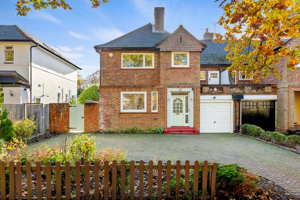 Ashtead 4 bed semidetached house for sale £800,000