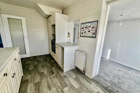 4 bedroom detached house to rent, Pagham Road, Pagham
