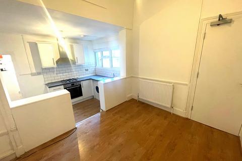 3 bedroom flat to rent, Plender Street, Camden, NW1