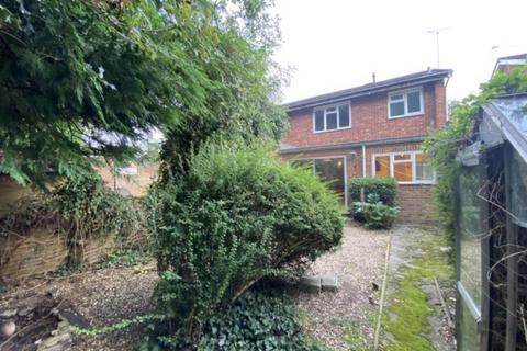 4 bedroom house to rent, 33 Cherrywood Avenue Englefield Green Egham Surrey