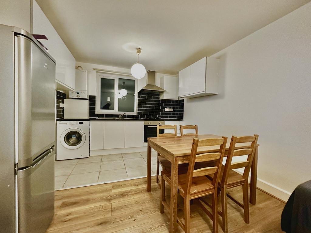 Two bed flat to rent in tooting