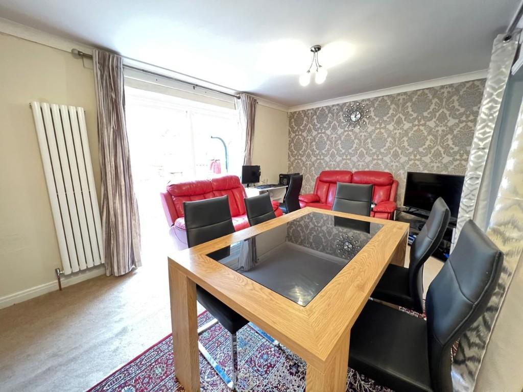 Rothwell Road, Halifax, West... 4 bed detached house £1,500 pcm (£346 pw)