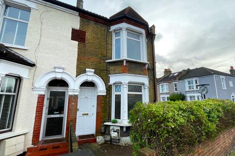 3 bedroom terraced house to rent, Bradgate Road, London, SE6