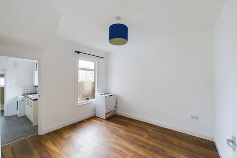 3 bedroom terraced house to rent, Bradgate Road, London, SE6