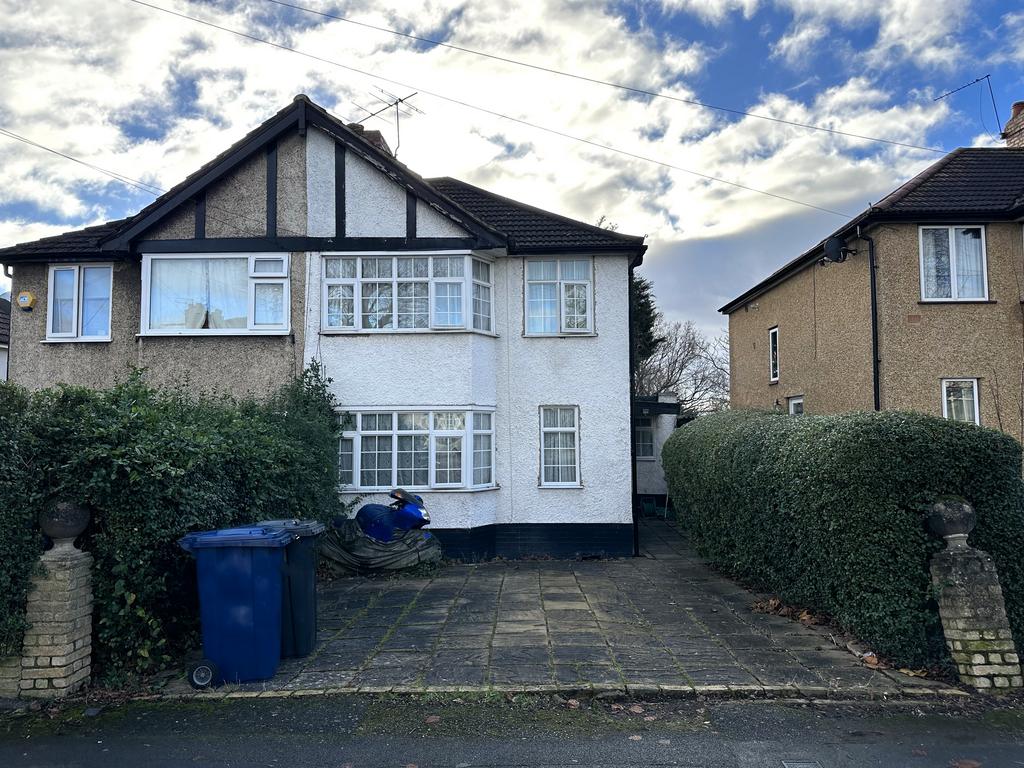 Clauson Avenue, Northolt UB5 4 bed semidetached house for sale £550,000