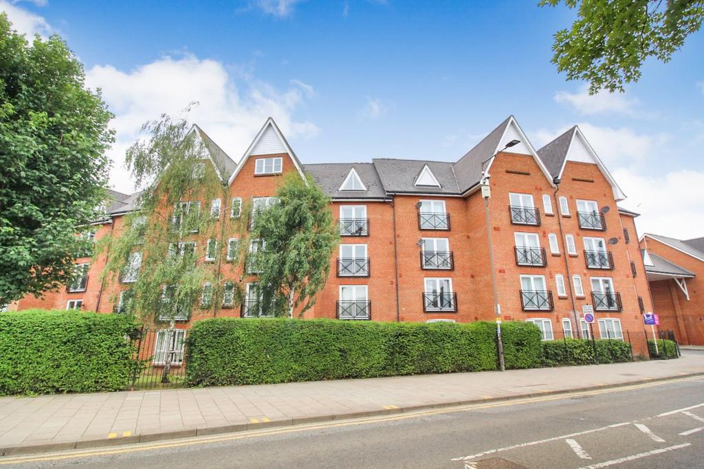 Crown Quay, Prebend Street, Bedford 2 bed apartment £950 pcm (£219 pw)