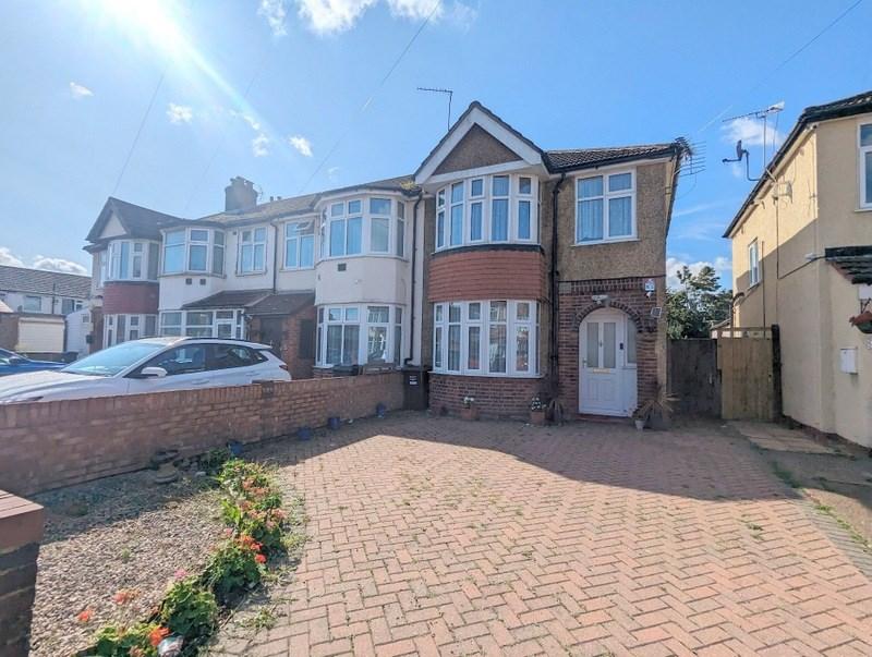 Myrtle Avenue, Feltham, TW14 3 bed semidetached house for sale £475,000