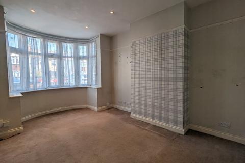 7 Myrtle Avenue, Feltham, TW14 9QU