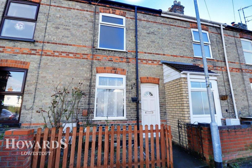 Blackheath Road, Lowestoft 3 bed terraced house for sale £165,000