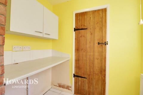 25 Blackheath Road, Lowestoft, NR33 7JE