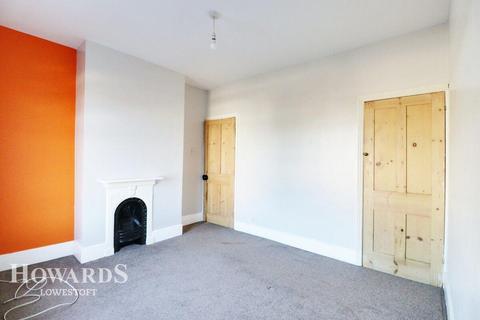 25 Blackheath Road, Lowestoft, NR33 7JE