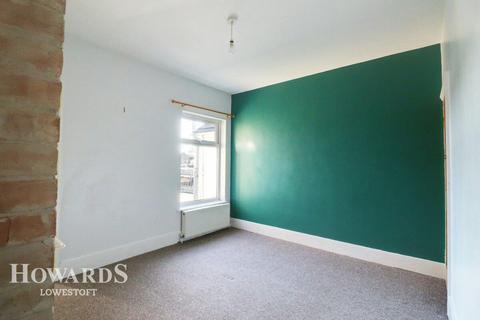 25 Blackheath Road, Lowestoft, NR33 7JE