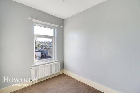 25 Blackheath Road, Lowestoft, NR33 7JE