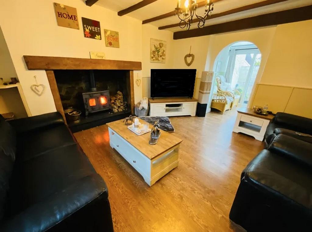 Vicarage Hill, Kingsteignton, TQ12 3 bed cottage for sale £268,000