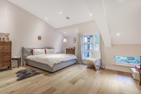 5 Francis Bentley Mews, London, SW4 0EG