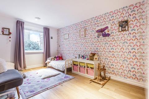 5 Francis Bentley Mews, London, SW4 0EG