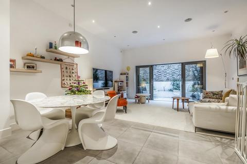 5 Francis Bentley Mews, London, SW4 0EG