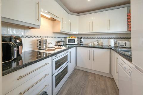 2 bedroom flat for sale - Cyril Bell Close, Lymm WA13