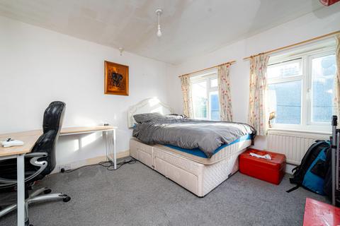 3 bedroom end of terrace house for sale - Burrow Road, Folkestone, CT19