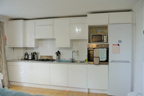 4 bedroom apartment to rent, Willow Bank, Manchester M14