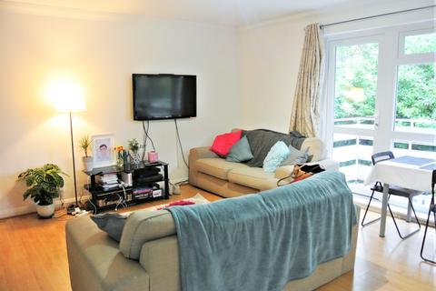 4 bedroom apartment to rent, Willow Bank, Manchester M14