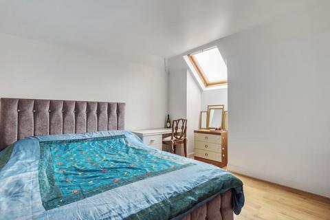 6 bedroom semi-detached house for sale, Basingstoke,  Hampshire,  RG21