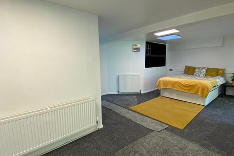 1 bedroom apartment to rent, Abbs Cross Lane Hornchurch RM12 4XR