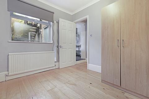 1 bedroom apartment for sale, Kings Avenue, Buckhurst Hill, IG9