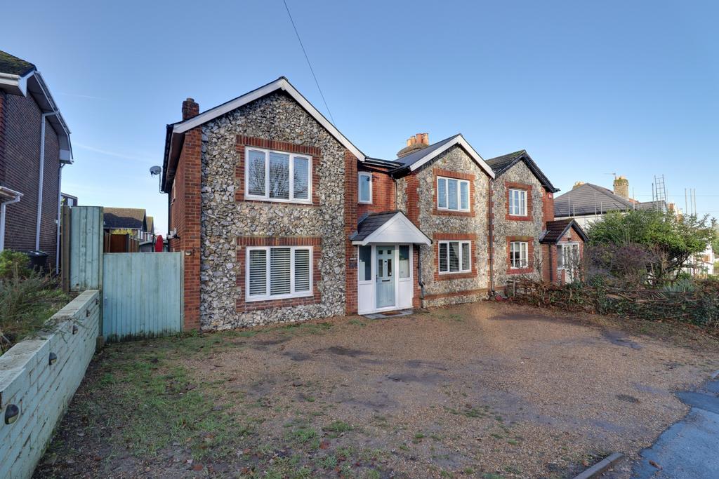STAKES HILL ROAD, WATERLOOVILLE 5 bed semidetached house for sale £