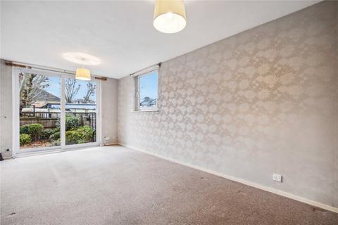 1 bedroom apartment for sale, Kingham Close, SW18