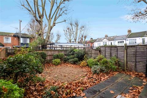 1 bedroom apartment for sale, Kingham Close, SW18