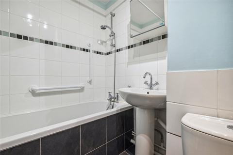 1 bedroom apartment for sale, Kingham Close, SW18