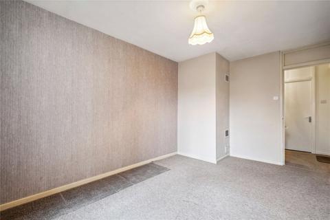 7 Kingham Close, London, SW18 3BX