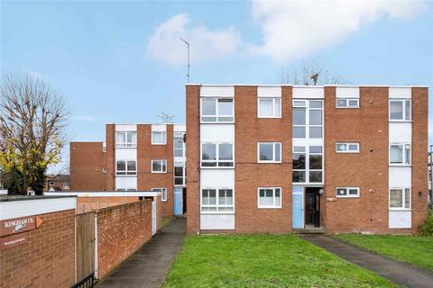 7 Kingham Close, London, SW18 3BX
