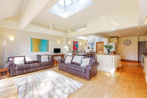 62 Alexandra Road, Epsom, KT17 4BZ