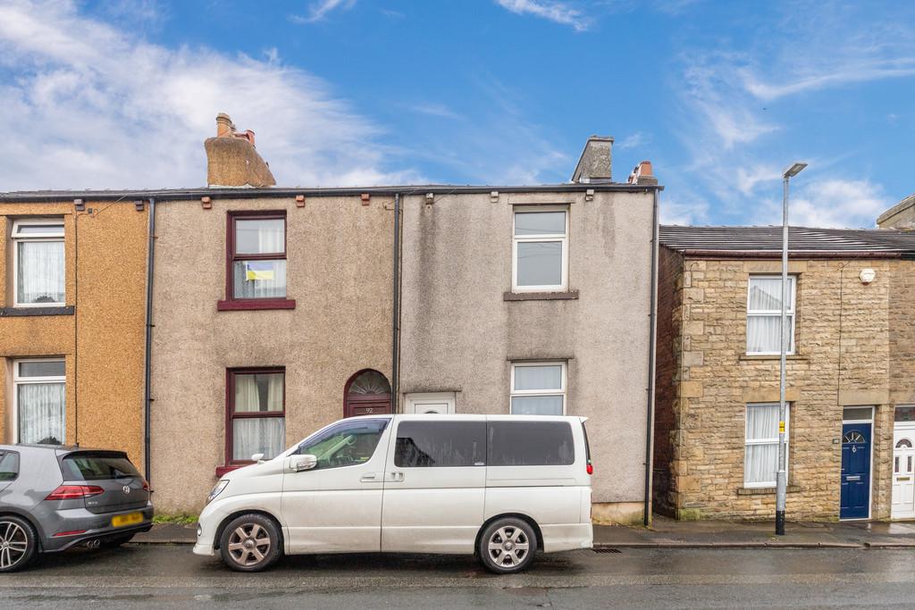 90 North Road, Carnforth, Lancashire... 2 bed end of terrace house £
