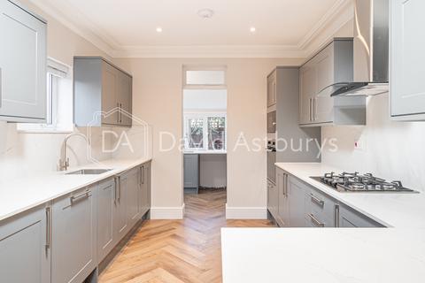3 bedroom end of terrace house to rent, Coleridge Road, Crouch End