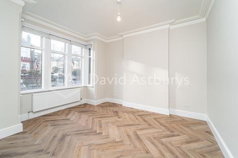 3 bedroom end of terrace house to rent, Coleridge Road, Crouch End