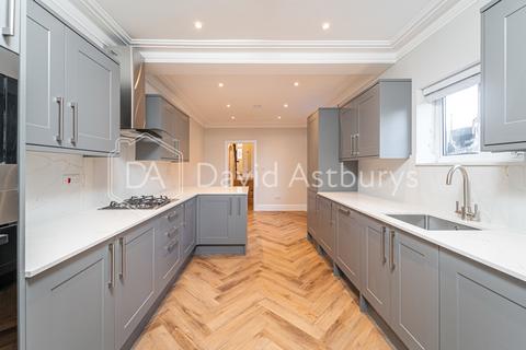 3 bedroom end of terrace house to rent, Coleridge Road, Crouch End