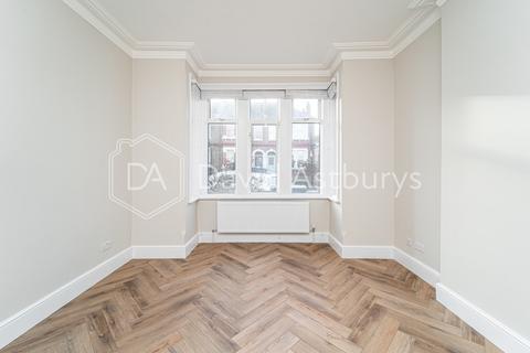 3 bedroom end of terrace house to rent, Coleridge Road, Crouch End