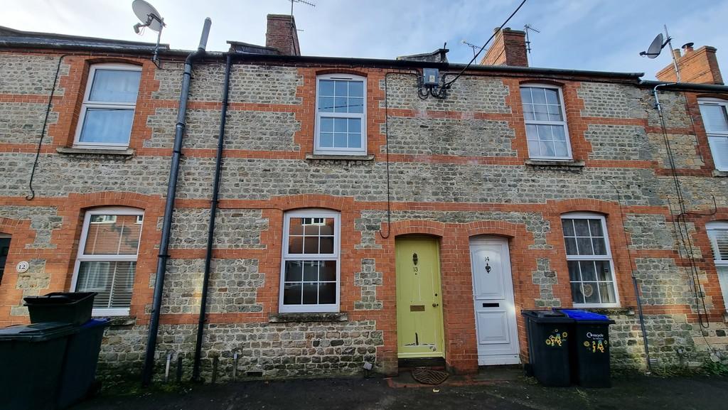 Chapel Street, Warminster 2 bed terraced house £925 pcm (£213 pw)