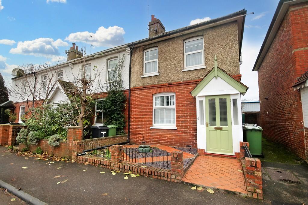 KINGSLEA, LEATHERHEAD, KT22 2 bed end of terrace house £1,695 pcm (£
