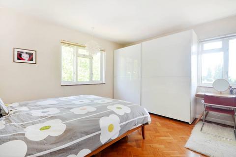 108 Alexandra Gardens, Chiswick, London, W4 2RZ