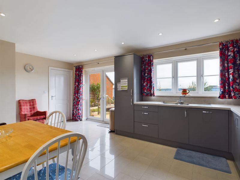 Dining kitchen