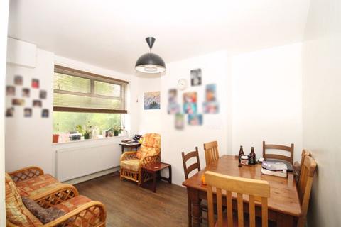 2 bedroom flat for sale - Shelley Close, Greenford