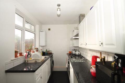 2 bedroom flat for sale - Shelley Close, Greenford
